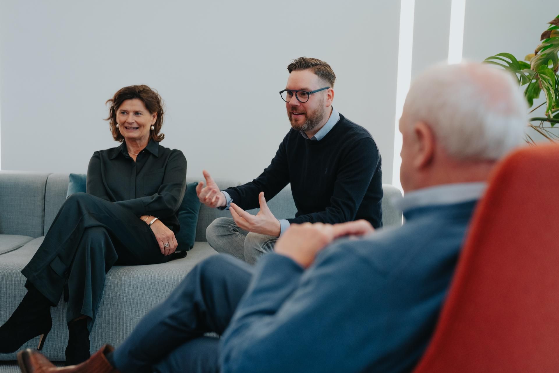 eam dat in groep reflecteert tijdens coaching gesprek  